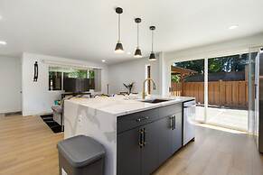 Comfy Stay in Bellevue Parking Included