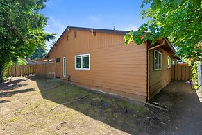 Comfy Stay in Bellevue Parking Included