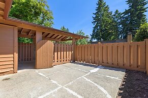 Comfy Stay in Bellevue Parking Included