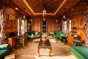 Moustache Houseboat Srinagar