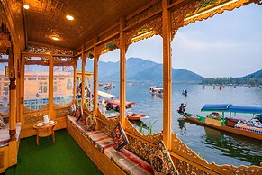 Moustache Houseboat Srinagar