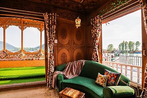 Moustache Houseboat Srinagar