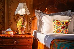 Moustache Houseboat Srinagar