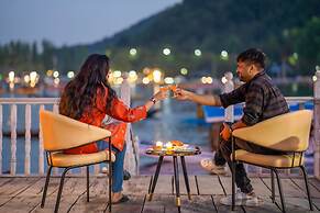 Moustache Houseboat Srinagar