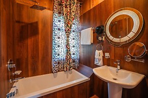 Moustache Houseboat Srinagar