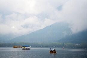 Moustache Houseboat Srinagar