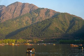 Moustache Houseboat Srinagar