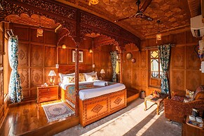 Moustache Houseboat Srinagar