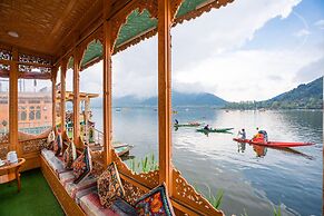 Moustache Houseboat Srinagar