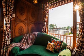 Moustache Houseboat Srinagar