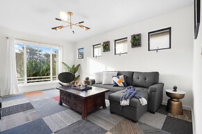 Spacious 5BR Retreat 8 Beds Beach & Golf