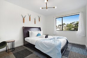 Spacious 5BR Retreat 8 Beds Beach & Golf