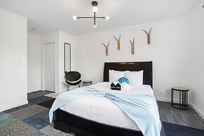 Spacious 5BR Retreat 8 Beds Beach & Golf