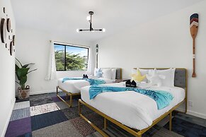 Spacious 5BR Retreat 8 Beds Beach & Golf