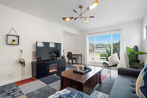 Spacious 5BR Retreat 8 Beds Beach & Golf