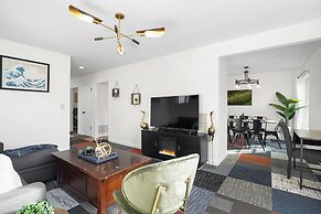 Spacious 5BR Retreat 8 Beds Beach & Golf