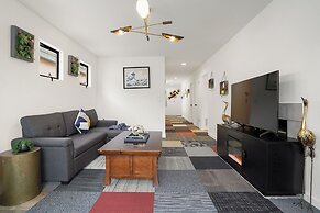 Spacious 5BR Retreat 8 Beds Beach & Golf