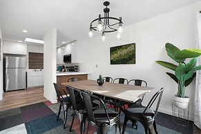 Spacious 5BR Retreat 8 Beds Beach & Golf