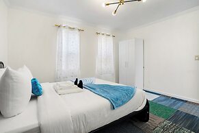 Spacious 5BR Retreat 8 Beds Beach & Golf