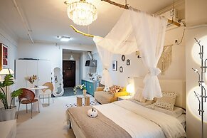 Xi'an Hills & Lostwine Downtown Suite