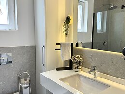 Moonlight Apart Sea View