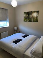 Room-cozy Sheffield Guest Room With Shar