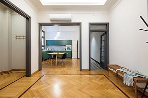 Meadows - Luxury 3-Bedroom Apt in Athens