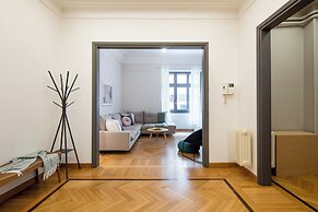 Meadows - Luxury 3-Bedroom Apt in Athens