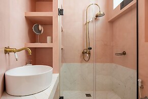 Meadows - Luxury 3-Bedroom Apt in Athens