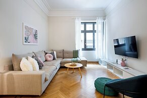 Meadows - Luxury 3-Bedroom Apt in Athens