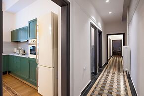 Meadows - Luxury 3-Bedroom Apt in Athens