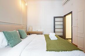 Meadows - Luxury 3-Bedroom Apt in Athens