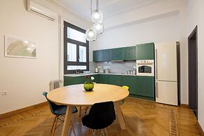 Meadows - Luxury 3-Bedroom Apt in Athens