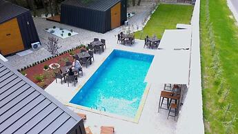 Blisku do Gradot Riverfront Cabins