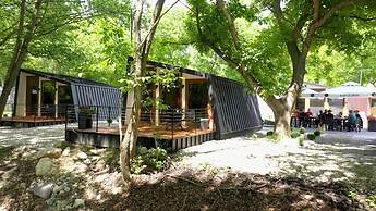 Blisku do Gradot Riverfront Cabins