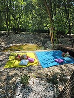 Blisku do Gradot Riverfront Cabins