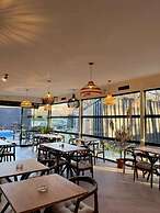 Blisku do Gradot Riverfront Cabins