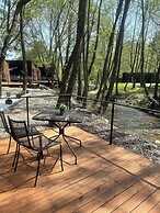 Blisku do Gradot Riverfront Cabins