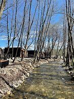 Blisku do Gradot Riverfront Cabins