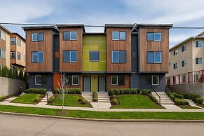 Modern North Seattle Getaway
