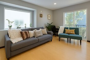 Modern North Seattle Getaway