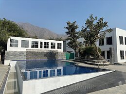 Valencia Club Abu - Resort In Abu