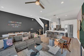 Close to DT Music City - Rooftop Views Game Room
