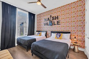 Close to DT Music City - Rooftop Views Game Room