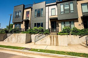 Close to DT Music City - Rooftop Views Game Room