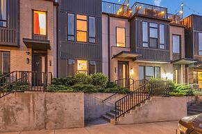 Close to DT Music City - Rooftop Views Game Room