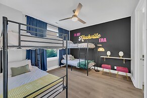 Close to DT Music City - Rooftop Views Game Room