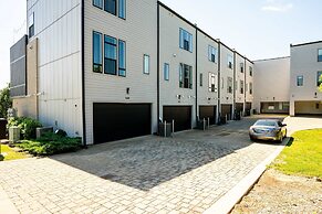 Close to DT Music City - Rooftop Views Game Room