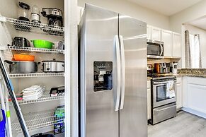 Resort Pool & Arcade: Family Townhome in Davenport