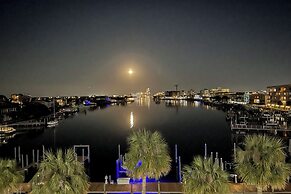 Walk to Clearwater Beach: Dockside Condo
